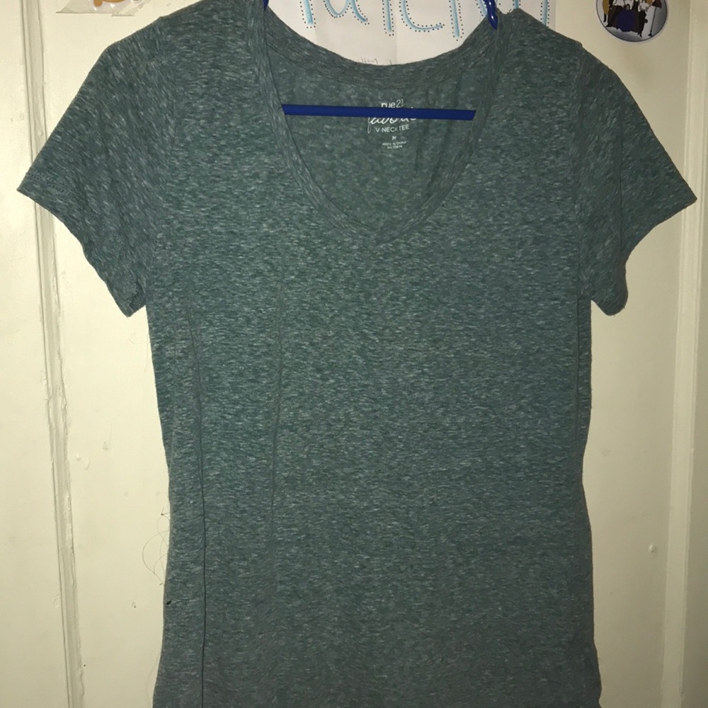 3/$15💸Rue21 V-neck